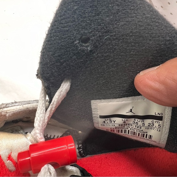 Nike Air Jordan - 12 Retro Taxi White Black Size 4.5Y GS L050725 - Picture 3 of 7